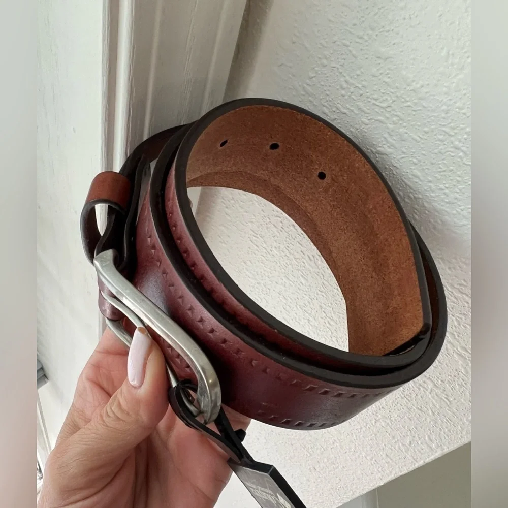Columbia | Men's Size Small (30-32) | Brown Leather Belt
